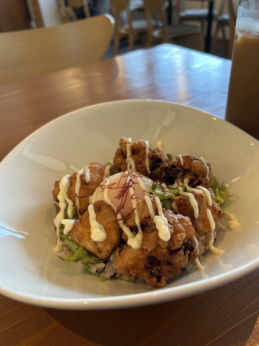 RYpc23671's tweet photo. 今日のランチ　genki（ゲンキ）
唐揚げDON,抹茶ソースのオムライス
デザート　いちごモンブラン,抹茶とホワイトチョコムース
全部美味しかった！　※2人で食べた
また来よ。

#平戸航太　#国民民主党　#ひらこう https://t.co/7c97lSBIVP