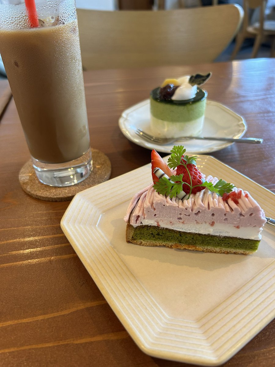 RYpc23671's tweet photo. 今日のランチ　genki（ゲンキ）
唐揚げDON,抹茶ソースのオムライス
デザート　いちごモンブラン,抹茶とホワイトチョコムース
全部美味しかった！　※2人で食べた
また来よ。

#平戸航太　#国民民主党　#ひらこう https://t.co/7c97lSBIVP