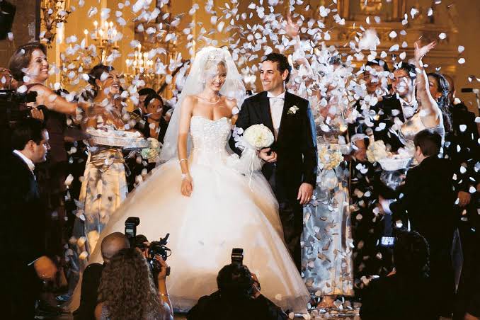 katy96457212's tweet photo. Cualquiera que no haya visto la boda de Juan Diego Flórez: elegancia, ópera y distinción🥰🙌🏻🤩🤩. Reza a la boda de Alejandra Baigorria: gritos, peleas y patadas voladora . Dos formas muy distintas de celebrar el amor.
#MagalyTVLaFirme  #amoryfuego #amoryfuego https://t.co/GvhAx6sKVh