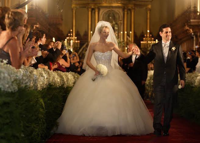 katy96457212's tweet photo. Cualquiera que no haya visto la boda de Juan Diego Flórez: elegancia, ópera y distinción🥰🙌🏻🤩🤩. Reza a la boda de Alejandra Baigorria: gritos, peleas y patadas voladora . Dos formas muy distintas de celebrar el amor.
#MagalyTVLaFirme  #amoryfuego #amoryfuego https://t.co/GvhAx6sKVh