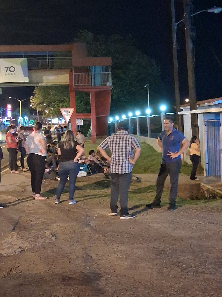 <a href="/criticaenlinea/">Diario Critica.Pa</a> <a href="/AlvaroAlvaradoC/">Alvaro Alvarado - Noticias 180 Minutos/ Sin Rodeos</a> <a href="/SantiagoSty/">Santiago, Veraguas™</a> <a href="/sabribacal/">Sabrina Bacal</a> A esta hr familiares y amigos INJUSTA e ILEGALMENTE detenidos en Stgo en vigilia fuera del cuartel d <a href="/policiadepanama/">Policía Nacional</a> a espera d que al comisionado d turno le d la gana d pasar los informes al juez d paz ...