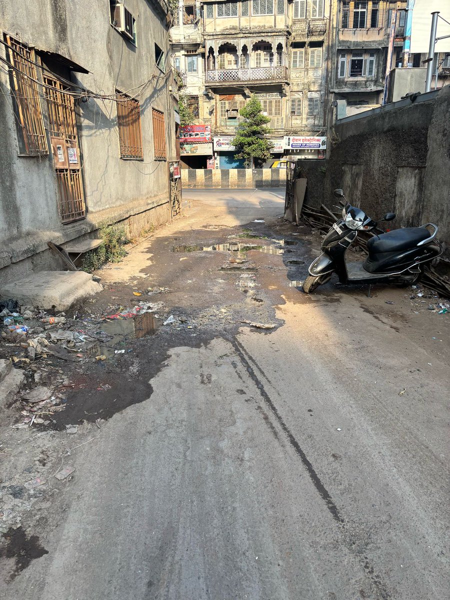 AieAssociation's tweet photo. @mybmcWardD @UghadeSharad @MPLodha Thanks but the same issue recurring. Sharing today morning pics. Same place same issue. Kindly get this resolved permanently, Else can cause Lots of cases of gastrointestinal issue in the vicinity. https://t.co/VTRD3OwjsQ