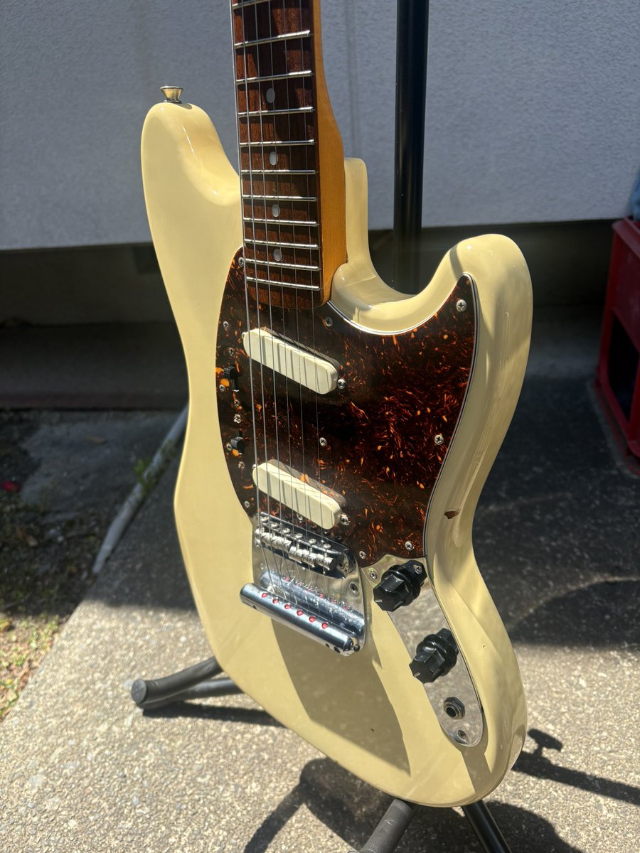 x3_spring's tweet photo. リペア業務の受付を再開します！
山梨県内の楽器演奏者の皆さん、どの楽器屋さんよりも安く仕上がりますので、ご相談無料ですので、まずは3173s(エリーズ)までDMを！

#山梨 
#地元
#バンド
#ギター 
#ギタリスト
#ベース
#ベーシスト 
#リペア 
#修理 
#メンテナンス
#改造 https://t.co/grSWPjMYAp