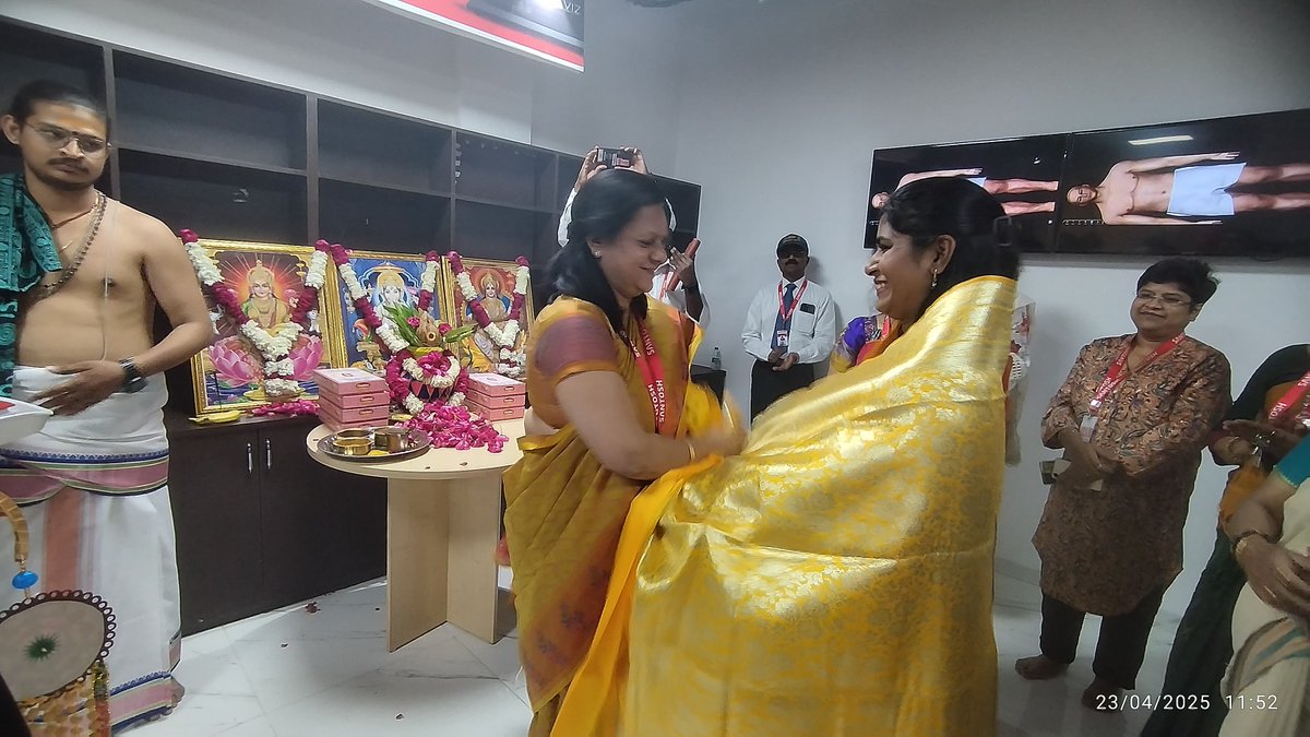 SantoshUniv's tweet photo. Santosh Medical College proudly inaugurated the Cadaviz Virtual Dissection Table on 23rd April 2025! A new era of anatomy education begins blending tradition with cutting-edge 3D learning.
#SantoshDeemedtobeUniversity #Anatomy #Cadaviz #VirtualDissectionTable #Ghaziabad #DelhiNCR https://t.co/Dq0PDBUs5r