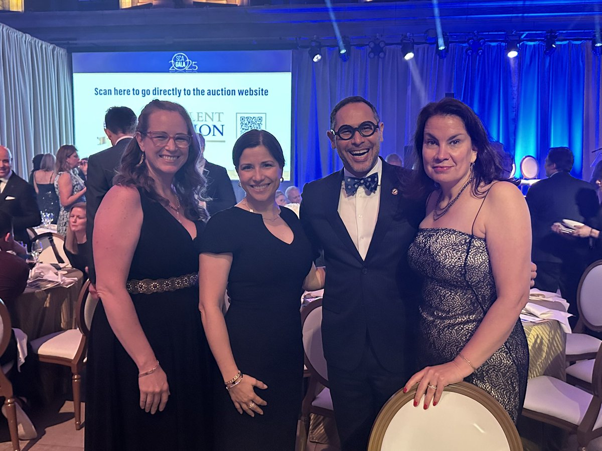 SaateeSia's tweet photo. All My Favorites Under One Roof
 Thank you @scahq #SCA2025 #SCAGALLA @CUMCAnesthesia @WCMAnesthesia @UTSW_Anesthesia @ChoyLewis1 https://t.co/qQf3bk2ISX