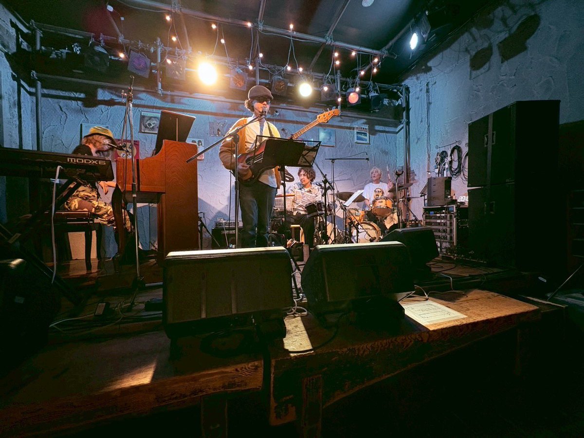 74sPorco's tweet photo. 2025.4.28
御茶ノ水KAKADO

1.10:08:42
2.this world kills me softly
3.テールランプ
4.ナイトスコップ
5.Moon
6.午後の雨脚は

ご来場ありがとうございました！

Dr.@marche_2
Key.@Kazuha18key 
Perc.@ooioooi https://t.co/Hewtyn7clq