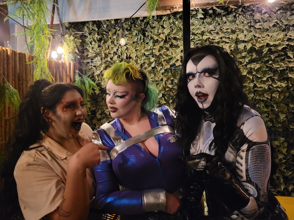 The android, the alien, and the nurse 😌🙏