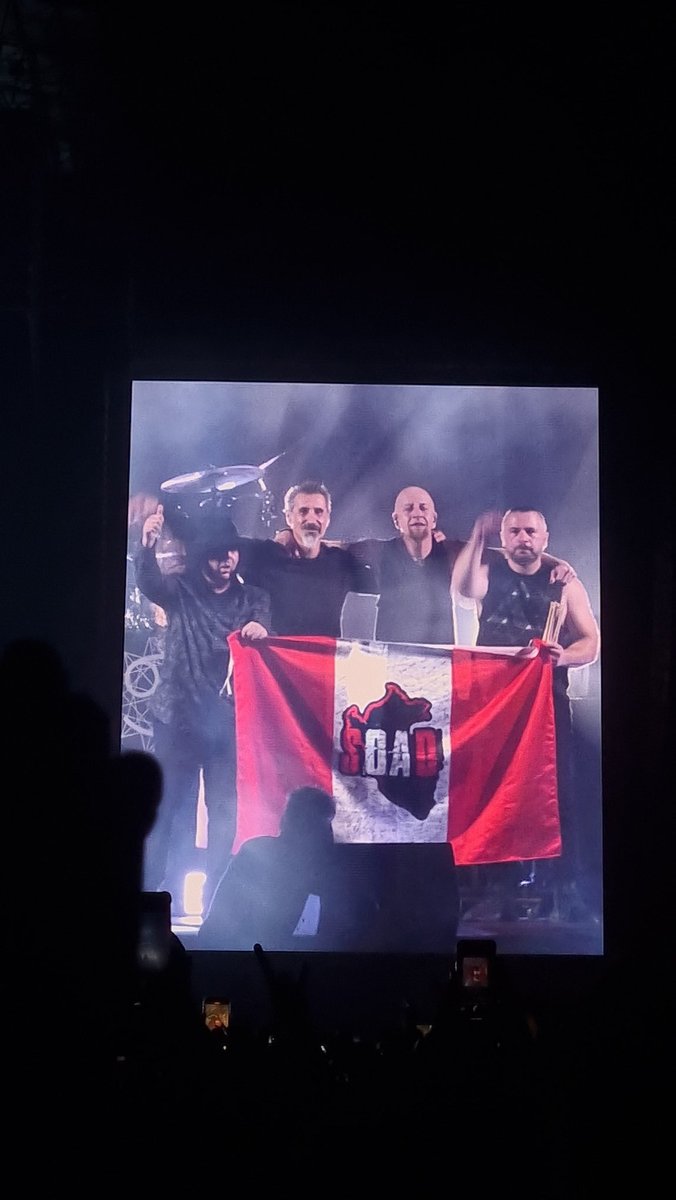 nocqponer_r's tweet photo. No supero lo de @systemofadown 
El sonido, la banda, el público todo fue increíble.
Perú Armenia  son clave! 🇦🇲🇵🇪
#SoaD 
#SOADperu 
#SystemOfADown 
#SystemofadownPeru #Peru https://t.co/QL9alHxiWQ
