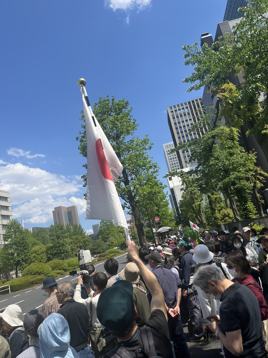 thisisi07529434's tweet photo. 厚労省解体デモ
すごい人です。
みんな怒ってるよ😡
#日比谷公園
#厚労省解体デモ
#財務省解体デモ
#デモ https://t.co/TFAmUhDWSq