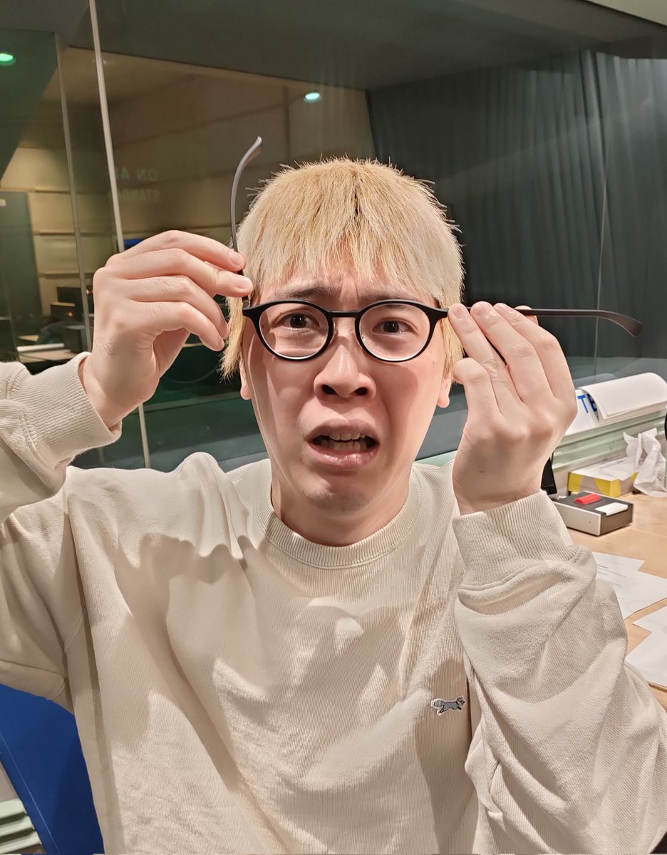 ガクさん！そんなことしたらメガネが壊れちゃいます😱 、、、いや