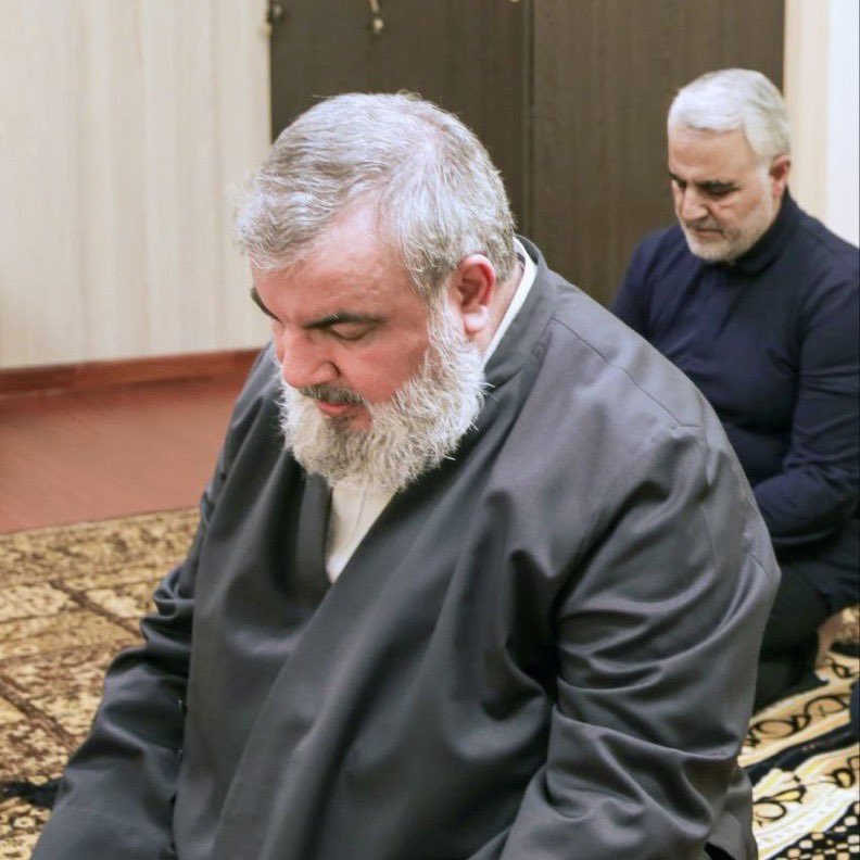 SMherbani's tweet photo. روایت تاریخی نتانیاهو از حذف پیروزمندانه سیدحسن نصرالله:
"ما میدانستیم او[نصرالله] کجاست. اما پرسش این بود که آیا باید او را هدف قرار بدهیم یا خیر؟ این تصمیم ساده‌ای نبود، زیرا او نفر دوم در محور ایران بود؛ دومین رهبر محبوب در جهان شیعیان و فرزند محبوب خامنه‌ای به شمار می‌رفت./۱ https://t.co/EaTcZMmKJr