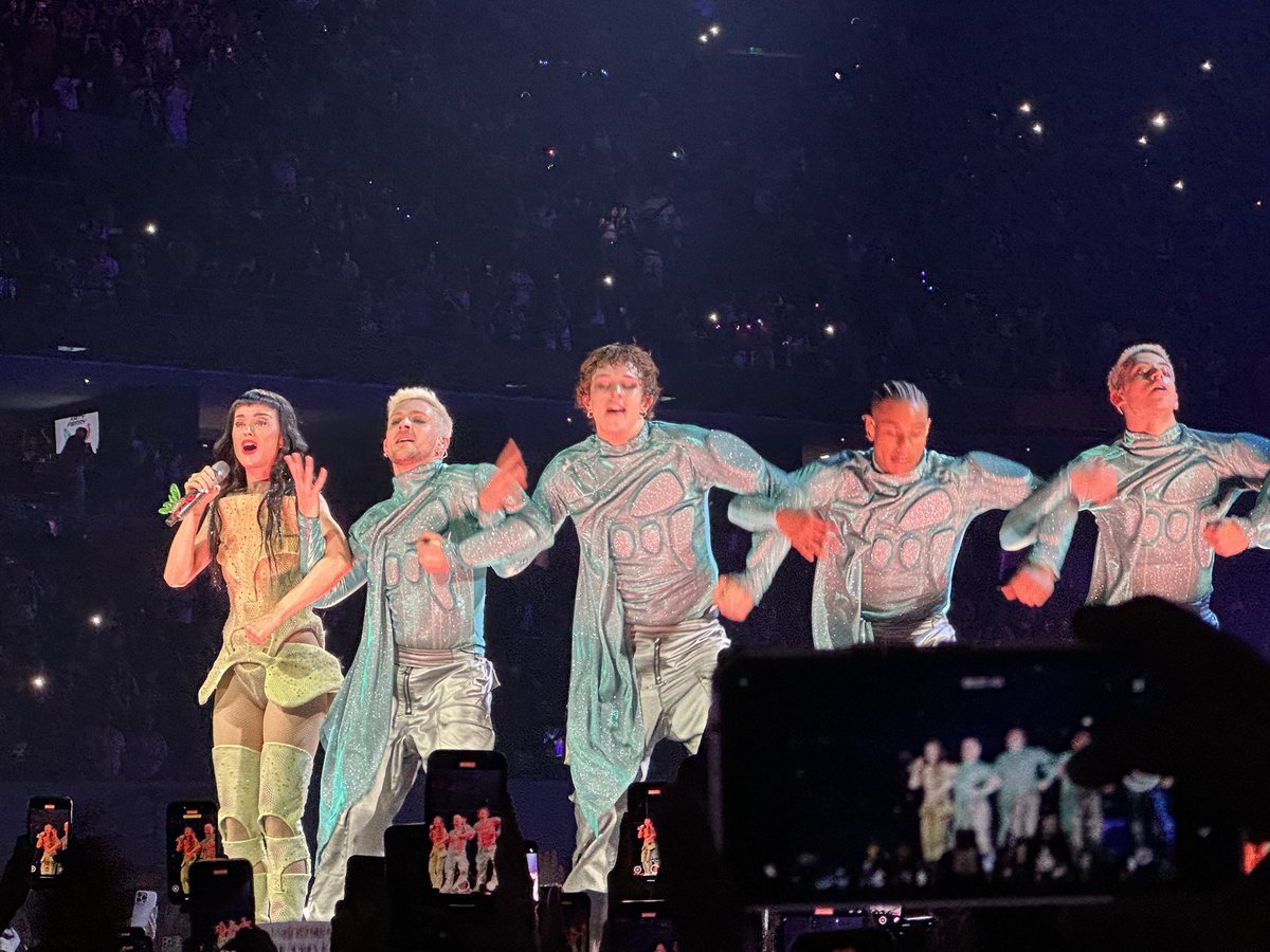 MaarycarmenHdz's tweet photo. Si vi a Katty Perry 🪩 ✨ https://t.co/whsqKIaWSo