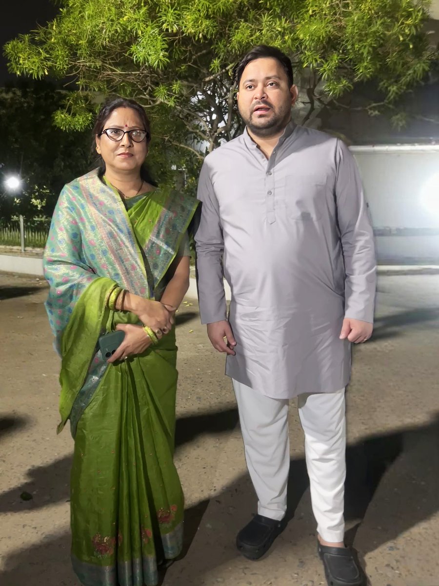 gitakumarirjd's tweet photo. बिहार के पूर्व उपमुख्यमंत्री एवं बिहार विधानसभा में नेता प्रतिपक्ष माननीय श्री तेजस्वी प्रसाद यादव जी से आत्मीय और सौहार्दपूर्ण भेंट हुई।

इस मुलाक़ात में अपने साहेबगंज विधानसभा क्षेत्र, संगठनात्मक सशक्तिकरण तथा आगामी विधानसभा चुनाव जैसे विषयों पर विस्तृत चर्चा हुई।

माननीय तेजस्वी जी के नेतृत्व, दूरदृष्टि और मार्गदर्शन से संगठन को नई ऊर्जा और दिशा प्राप्त हो रही है। उनके विचारों और अनुभवों से लाभान्वित होकर हम सभी कार्यकर्ता नई प्रेरणा के साथ जनसेवा के मार्ग पर अग्रसर हैं।

#GitaKumari #GitaSingh #SahebganjVidhansabha #RJD #TejashwiYadav #nextcmofbihar 

@RJDforIndia @yadavtejashwi @laluprasadrjd @sanjuydv @manojkjhadu @RohiniAcharya2