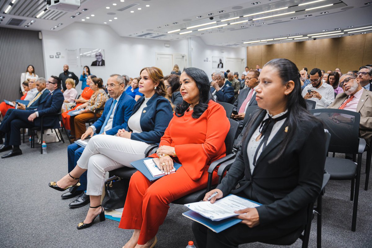 PARLACEN promueve ratificación de la Hipoteca Centroamericana en República Dominicana. 🇩🇴 

Tuve el honor de inaugurar el conversatorio sobre los beneficios de la Hipoteca Centroamericana en el mercado inmobiliario de la República Dominicana, organizado por la Presidenta de la