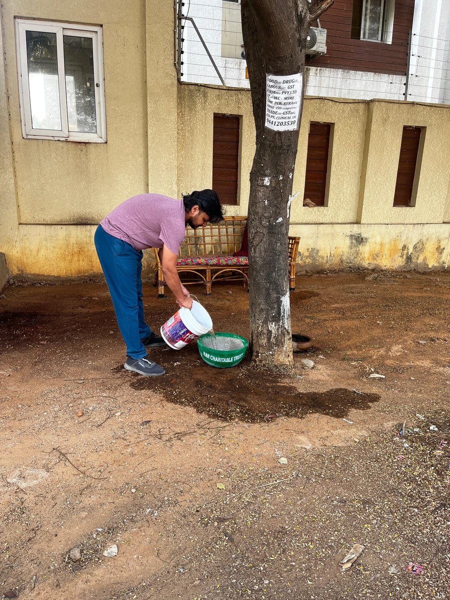 rar_trust's tweet photo. This summer, let's make a difference! 🐦‍⬛🌞

As the temperatures rise, our furry and feathered friends struggle to find water. A simple water tub outside your home, garden, or balcony can be a lifeline for countless animals and birds.

👉 Place a clean water bowl in a shaded area.
👉 Refill it daily.
👉 Spread the word and inspire others!

Small acts of kindness can create waves of change. Let's be their helping hand this summer! 💧

#SaveBirds #AnimalLove #SummerCare #WaterForAll #BeKind #birds #summer #hyderabad #secunderabad #Telangana #trendingpost #trendingnow #india  #SummerReady #Trending #water #HumanityFirst