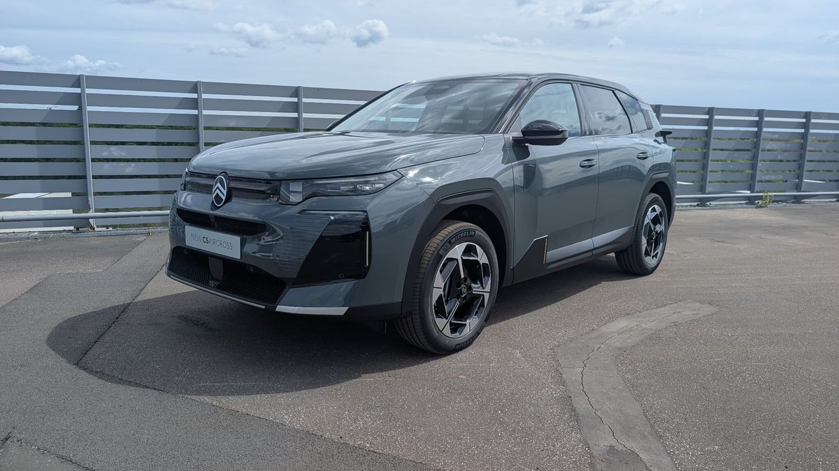 Nouveau design, hybride ou électrique: Citroën dévoile son nouveau C5 Aircross
l.bfmtv.com/Rp1W