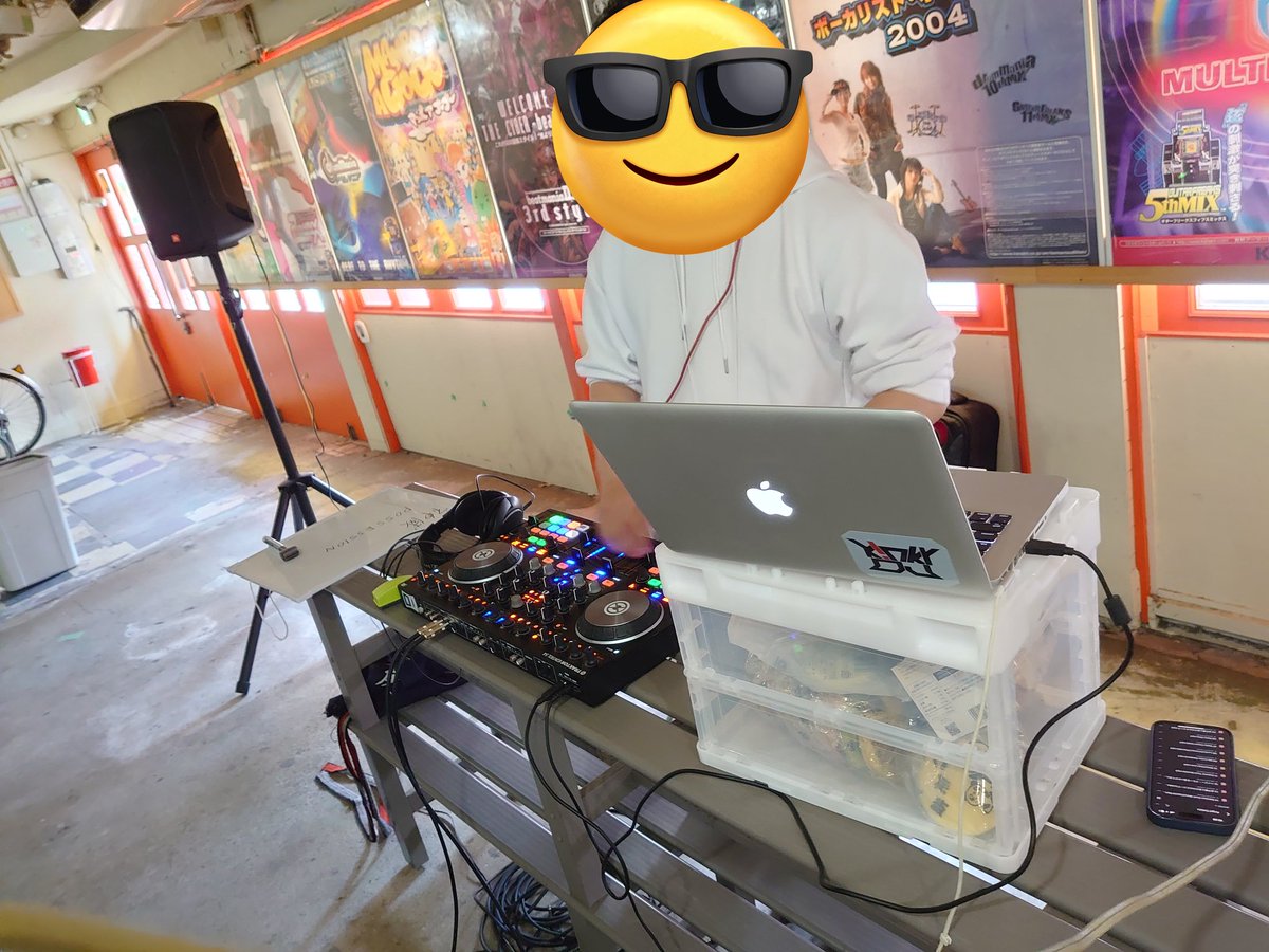 KindaiMusicGame's tweet photo. DJ神谷さんによる神選曲とともに新入生歓迎会始まりました！

途中参加もお待ちしてます……！ https://t.co/zrpdC3ehJq