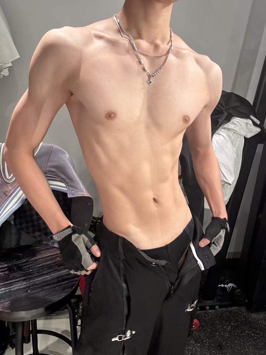 体院在逃小王几 (@dajishuo11) on Twitter photo 