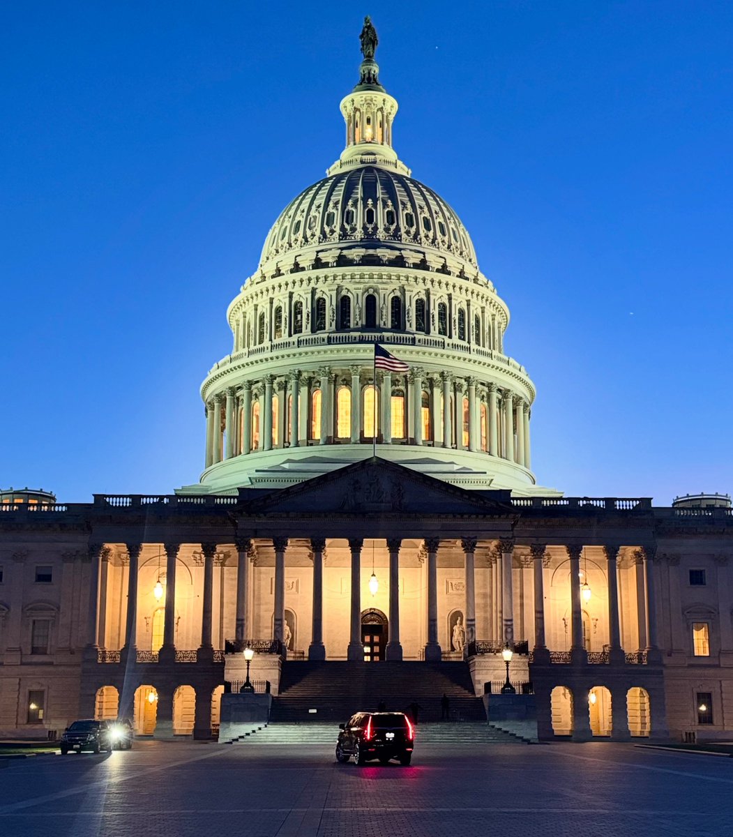 From Sunset Boulevard to Pennsylvania Avenue —
same vibe, just fewer paparazzi