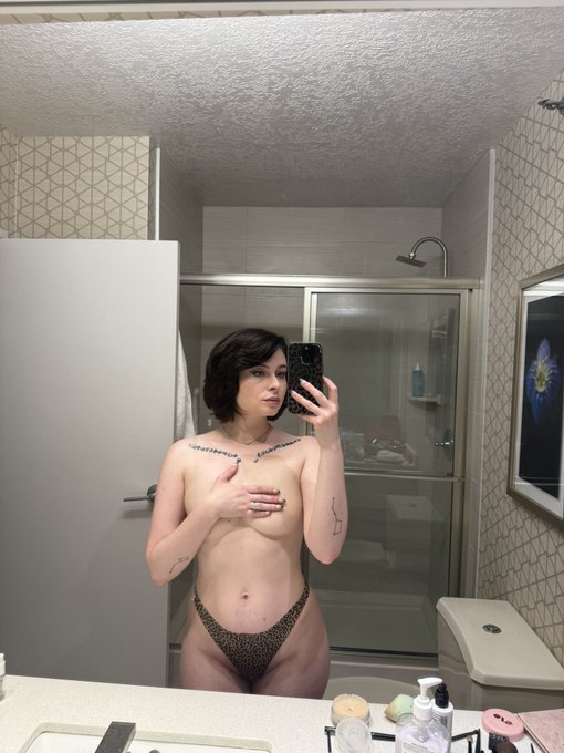 Watch Harli Kane's leaked NSFW photo on TwXstars