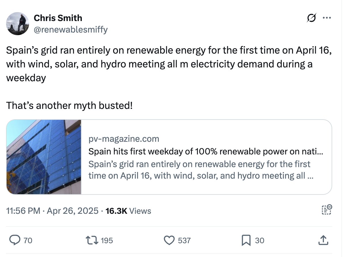 AndrisKulbergs's tweet photo. Šiet būs detalizētāka analīze par Spānijas elektrības krīzis/ #blackout un kā tas var 1:1 notikt arī pie mums, ja nesagatavojamies
Šonedēļ Spānija pirmo reizi sasniedza 100% elektroenerģijas ražošanu no atjaunojamiem resursiem SAULES un VĒJA parkiem— un pāris dienas vēlāk piedzīvoja milzīgu blackout.
Pieprasījums sekundēs sabruka no 26 GW uz 12 GW, frekvence kritās līdz 49.5 Hz. Visa valsts tumsā – arī Madride un Barselona.
Kāpēc tā ir problēma? Tāpēc, ka ne saules, ne vēja parki nesniedz tīklam inerci – tajos nav rotējošo masu, (kādas ir TEC gāzes turbīnai, HES ūdens turbīnai, AES ātoma tvaika turbīnai) kas palīdz stabilizēt frekvenci. SES un VES darbojas ar invertoriem, kas tieši otrādi – samazina tīkla stabilitāti, ja nav paralēli klāt TEC, HES vai cita inerci nodrošinoša jauda.
Spānijā un Portugālē pēc galvenās līnijas starp Navarru un Pirenejiem (savienojums ar Franciju) avārijas slēgšanas ir radies aktīvās jaudas deficīts ~4 GW apmērā.
➡ Tas izraisīja frekvences kritumu līdz 49,3 Hz (jābūt ir 55Hz) un Ibērijas pussalas automātisku atdalīšanos no Eiropas ENTSO-E tīkla.
➡ Dienu iepriekš ENTSO-E brīdināja par “oranžo” apdraudējuma līmeni:
• plānveida 6 GW atomelektrostaciju remonts Francijā (Flamanvila-3, Katenoma-1),
• apturētas 3 GW ogļu spēkstaciju jaudas Vācijā,
• straujš elektroenerģijas rezervju samazinājums.
Krīzes cēloņi:
1️⃣ Sašaurinājums Francijā → Spānijā pārvades savienojumā
Pēc maigas, bet vējainas ziemas aprīļa sākuma karstums izžāvēja Pireneju hidroelektrostacijas. Imports no Francijas sasniedza rekordlielu 4 GW apjomu, taču tas bija atkarīgs no vienas elektrolīnijas - tās atteice izraisīja elektroapgādes pārtraukumu.
2️⃣ Ilgstoši atomelektrostaciju remontdarbi Francijā
EDF pagarināja Flamanville-3 kodolelektrostacijas darbības pārtraukumu par nedēļu, kā rezultātā kopumā tika pārtraukta atomelektrostaciju jauda 12 GW (⅕ no Francijas jaudām).
3️⃣ Tīkla investīciju kavēšanās
ACER joprojām izskata priekšlikumu sadalīt Vācijas tirgu piecās zonās, lai mazinātu sastrēgumus ziemeļu-dienvidu līnijās, taču lēmums vēl nav pieņemts.
4️⃣ ES atzītie sistēmiskie riski
Martā Eiropas Komisija ieteica, lai iedzīvotājiem būtu trīs dienu ūdens, pārtikas un elektrības banku krājumi – tas ir, viņi par šādiem scenārijiem zināja jau iepriekš.
"sinhronie kompensatori" (milzīga rotējoša masa) ir efektīgs risinājums, kas momentāni iesaistās frekvences stabilizēšana > kad frekvence ir virs 50Hz, ieslēdzās motora režīmā patērējot elektrību no tikla iegriež rotējošo masu, kad zem 50 Hz ar savu rotējošo masu ģenerē elektrību, atdod to tīklā.
Siemens piegādātie "sinhronie kompensatori" Latvijai ir ar vērā ņemamu jaudu, bet diemžēl ar īslaicīgu spēju darboties vienā, vai otrā virzienā.
Latvijai piegādātie spēj, ja nemaldos, spēj attīstīt ap 100 MW jaudu un darboties 20 sekundes.
Ko no tā varam mācīties Latvijā:
➖BRELL loka atslēgšana un darbs energo “salas” režīmā nozīmē, ka mums pašiem ir jāuztur tīkla frekvence un stabilitāte. Mūsu ikdiena ir tāda kāda Spānijā bija īpašā situācija pie blackout
➖ @ast_lv #AST nepieciešamas būtiskas investīcijas, lai spētu operēt tīklu ar augstu VRE (vēja un saules ģenerācijas) īpatsvaru.
➖Un @Latvenergo #TEC – jā, arī gāzes – loma pieaug, nevis samazinās. Tām ir rotējošā jauda un reakcijas ātrums, bez kura tīkls avārijas situācijā vienkārši sabruks. (visi anti TEC un gāzes kliedzēji var paklusēt, ja nepārzin enerģētikas pamatus, ar vieniem pašiem VES un SES neizdzīvosi)
Kādi secinājumi:
➖Jo vairāk būvēsim saule un vēja parkus, jo lielāka vajadzība pēc TEC gāzes jaudām, jo tikai ar tām varēs balansēt tīklu pēc pieprasījuma ilgstošā režīmā. Visas runas par TEC lomas mazināšanu ir klajš diletantisms un pat ļaunprātība. Jo vairāk saules un vēja, jo vairāk pretī vajag TEC rotējošās rezerves
➖Saules un vēja parkus nevar iedomāties attīstīt bez starpsavienojumiem (tādi pat nav ieplānoti Latvijas Enerģētikas Stratēģija 2050 @Kaspars_Melnis_ ) Latvijai nav neviena starptautiskā elektrības starpsavienojuma (tikai ar EST un LIT) - redzam kāda situācija radās Spānijā dēļ starpsavienojuma jaudas iztrūkuma!
➖Mēs nevaram atteikties no TEC dēļ AER attīstības – tieši otrādi: TEC kļūst par garantu tam, ka AER var strādāt vispār.
➖VES un SES parki nevar būt bez akumulācijas risinājumiem, tiem ir jābūt obligāti iekļautiem to izbūvē
➖Jāveic būtiski ieguldījumi AST tīklā, ja gribam vairāk saules un vēja enerģiju (šie izdevumi ir jāiekļauj SES un VES pašizmaksā, nevis otrādi mērķtiecīgi jāslēpj), jo uzstādīt AER jaudas bez tīkla investīcijām un TEC, HES kā balansētājiem (rezerves jaudu uzturēšana, jo tos var ieslēgt kad vēlies un kad vajag, nevis kad pūš vējš vai spīd saule). Šo precīzi apraksta AST savā mājaslapā
Gribam Spānijas scenāriju – vai mācīties no tā?