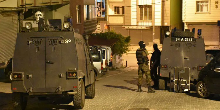 İstanbul'da ev baskınları: Çok sayıda kişi gözaltında

Kaldıraç, TÖP, ESP, Partizan ve PDD'den çok sayıda kişi gözaltında

Alınanlar arasında Polen Ekoloji Kolektifi’nden Cemil Aksu, Grup Vardiya solisti Ruşa Sabur ve BEKSAV Eş Başkanı Ahmet Uçar da var

sendika.org/2025/04/istanb…