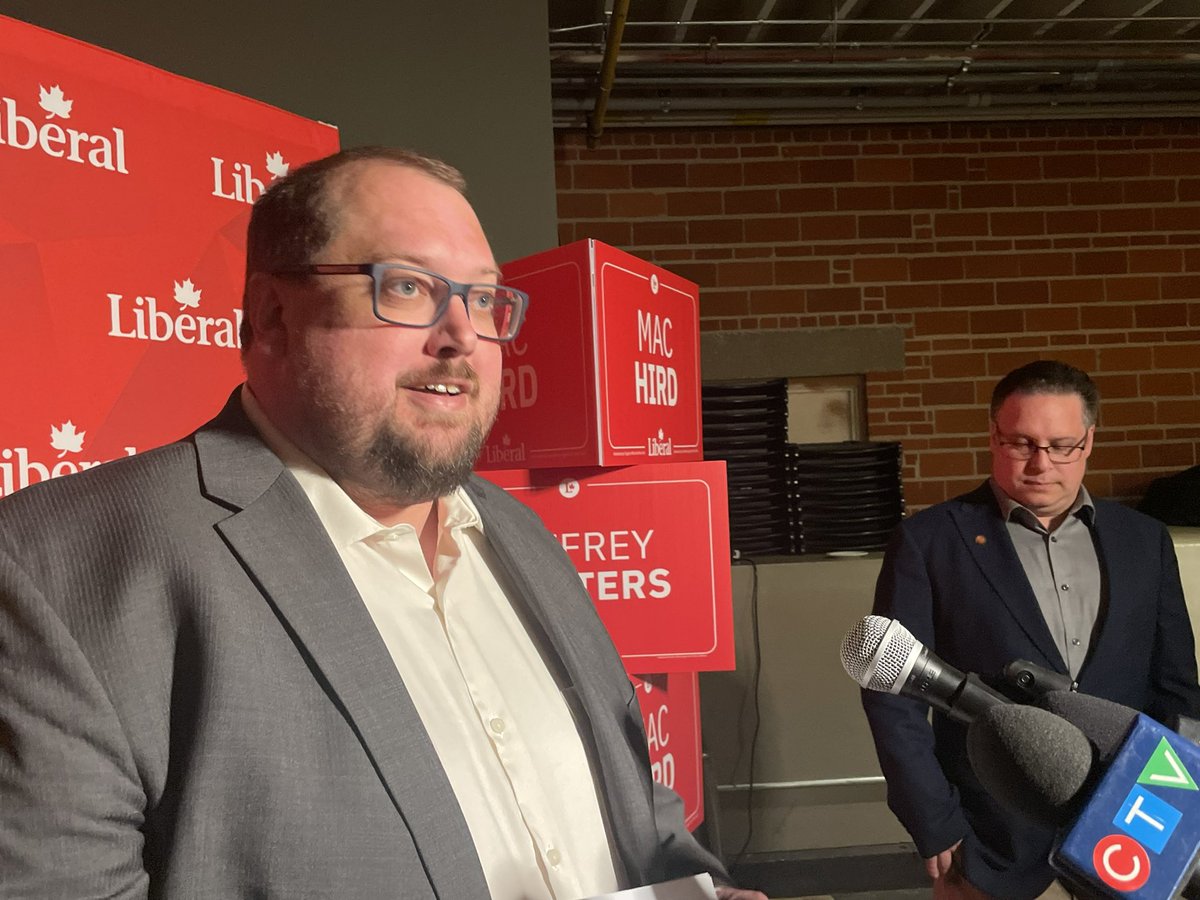 massie_gillian's tweet image. Mac Hird just addressed Liberal supporters in the room saying Regina-Lewvan and Regina-Wascana ridings
are still to close of a race to call just yet.
@CJMENews @CKOMNews