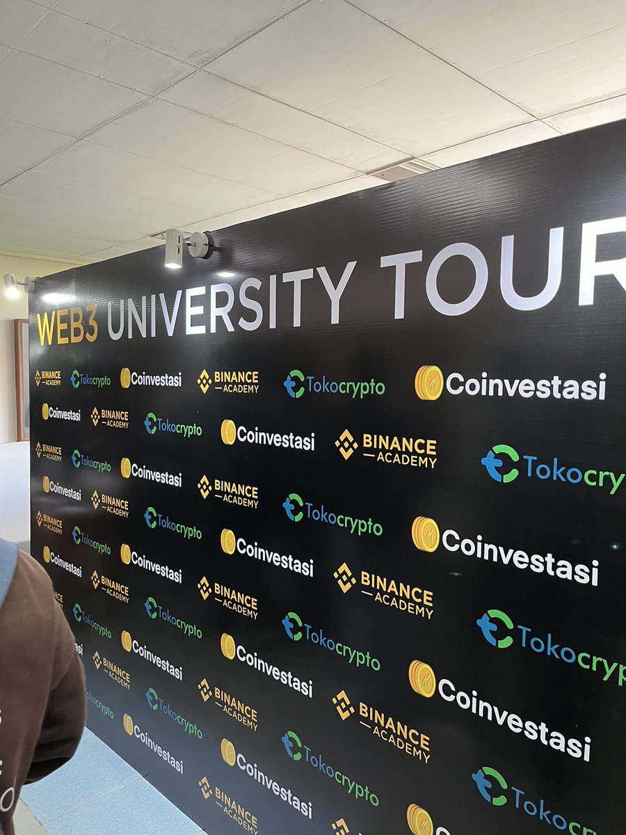 ieelhaam tweet media