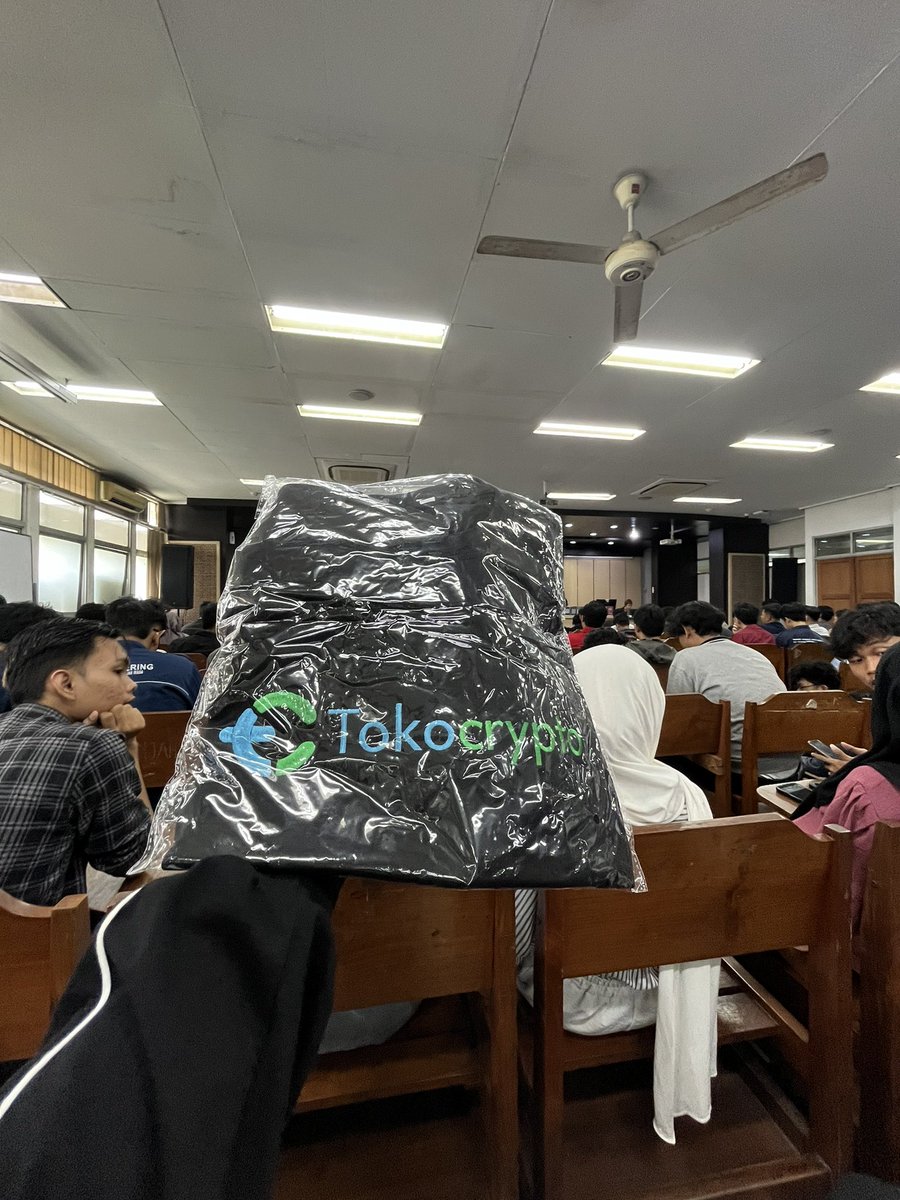 ieelhaam tweet media