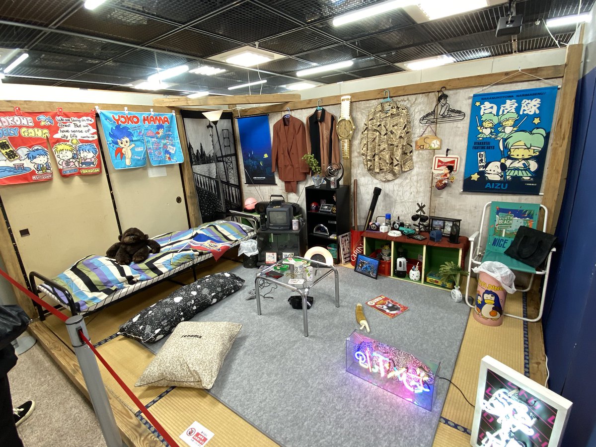 jp_super's tweet photo. メロさん待機中。横浜に合わせた展示も https://t.co/gzFFVrYhEI