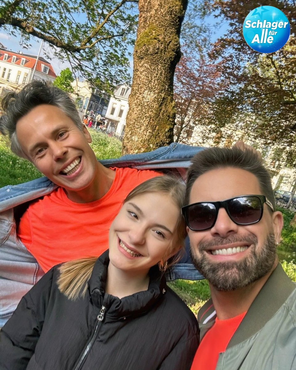 Eloy de Jong und Familie wünschen euch einen Tag voller Freude und Glücksmomente! 🌼