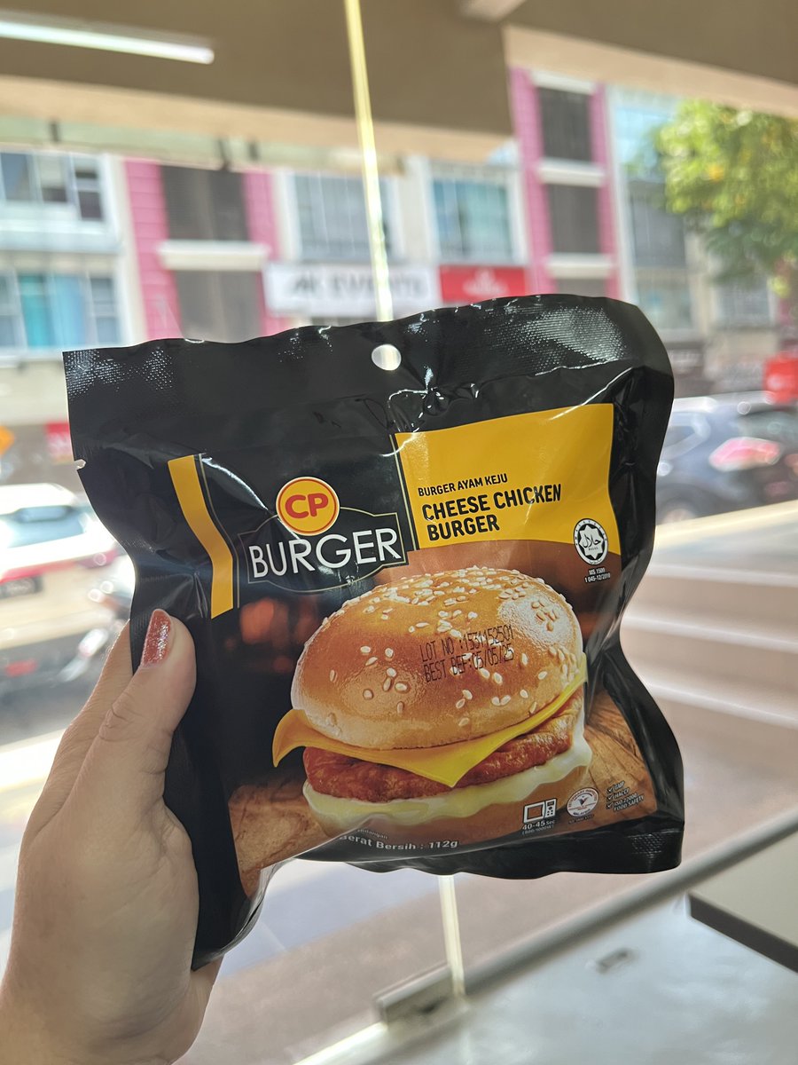 inazallya's tweet photo. Burger CP dah boleh beli kat 7E Malaysia!! https://t.co/2VhC1wPNAd