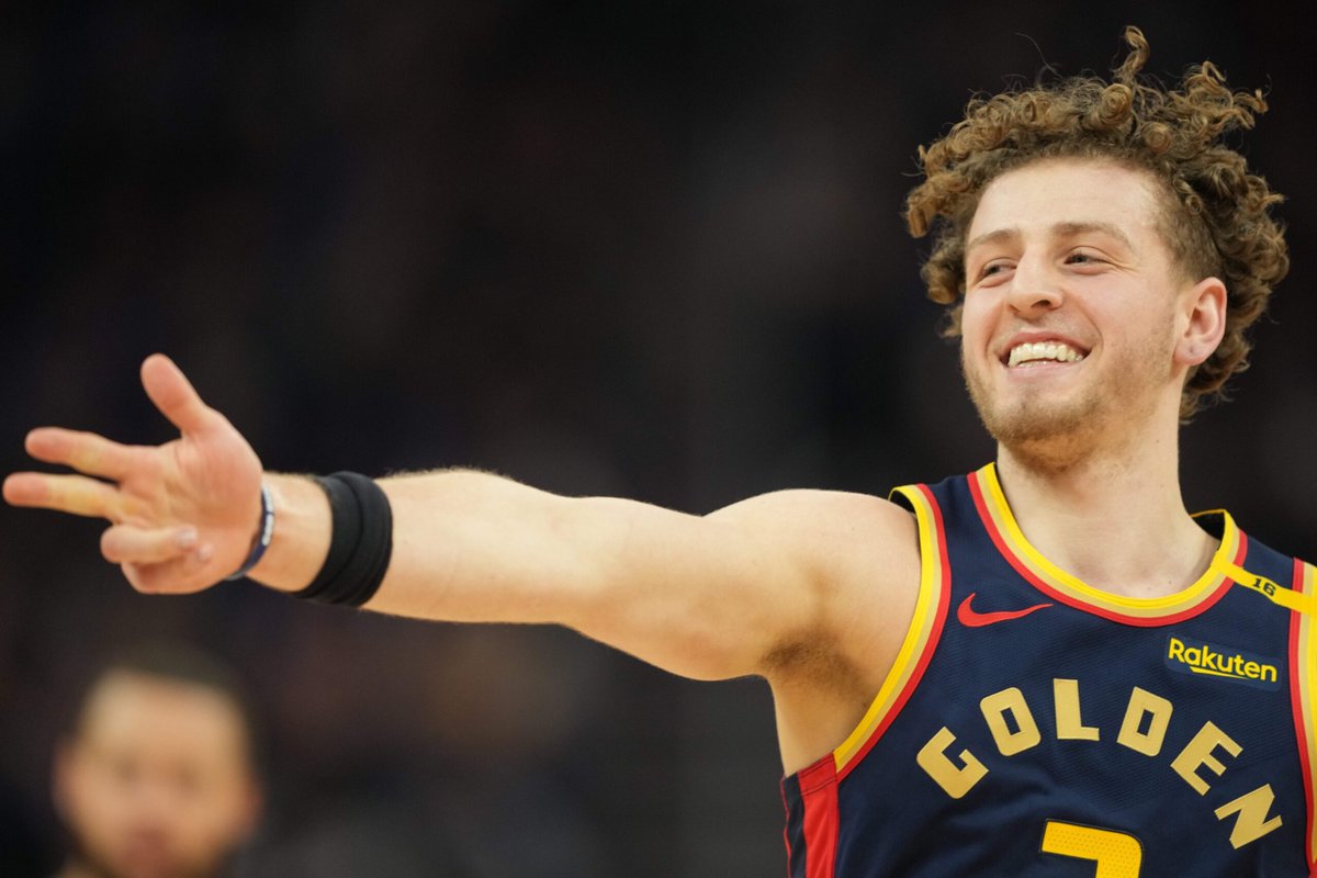 Partido del recontra carajo de Brandin Podziemski. 

Escencia a un Jordan Poole 2022 con mejor defensa.

Este chico es especial.

Consagración? No lo sé, pero el chico ya demostró unos huevos para jugar al baloncesto, que muy pocos tienen.