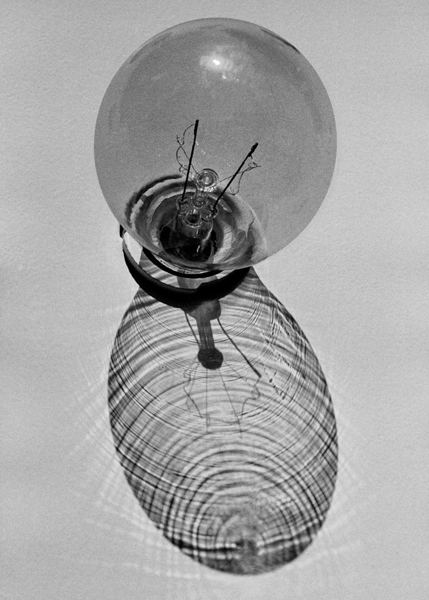 rheo_tu's tweet photo. Albert Watson - Bulb, Neon Graveyard, Las Vegas, 1992
#AlbertWatson #photography https://t.co/iKR229ecYh