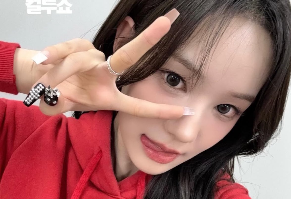sarangfuls's tweet photo. her fav pose ૮₍´｡ᵔ ꈊ ᵔ｡`₎ა https://t.co/CLcJyl7Sg0