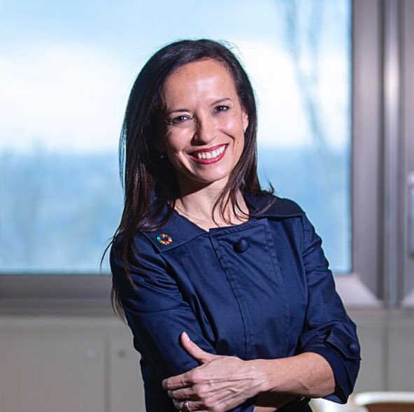 EmilioMontilla_'s tweet image. 8️⃣¿En manos de quién estamos?

La Presidenta de Red Eléctrica Española es Beatriz Corredor, la cual fue Ministra de Vivienda con Zapatero y carece de cualquier tipo de experiencia en el sector eléctrico. 

Esta es la consecuencia de colocar a acólitos en las instituciones.