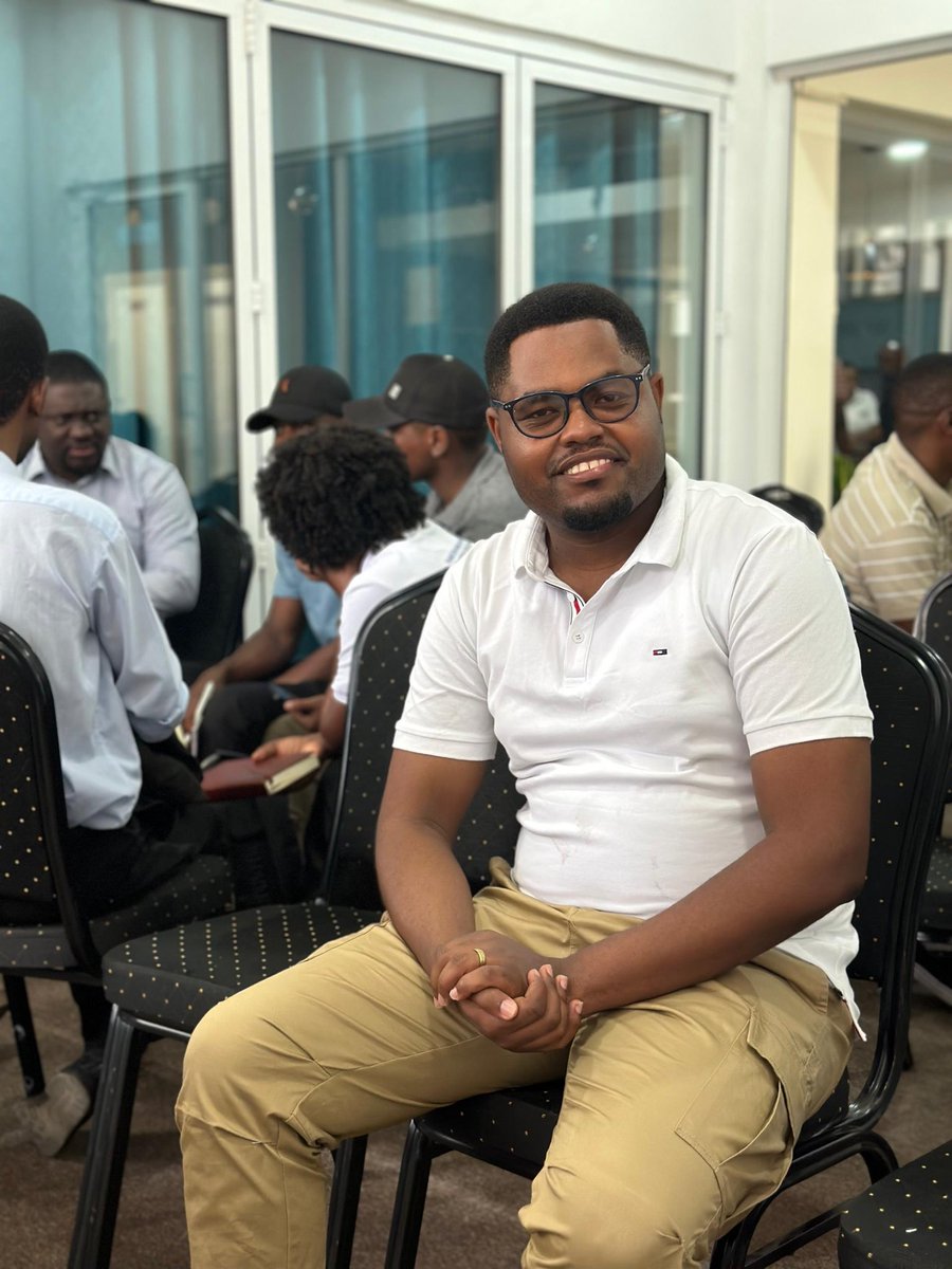 Nawatakia Jumanne njema yenye ENERGY ya kuleta matokeo.

Ifanye siku ya leo ilete matokeo chanya kupitia KICHWA chako, MIGUU yako na MIKONO yako.

Maana
KICHWA kimebeba UTAJIRI
MIGUU imebeba WAKATI
MIKONO imebeba UTHUBUTU wa MAFANIKIO yako.

Blessed your day!!