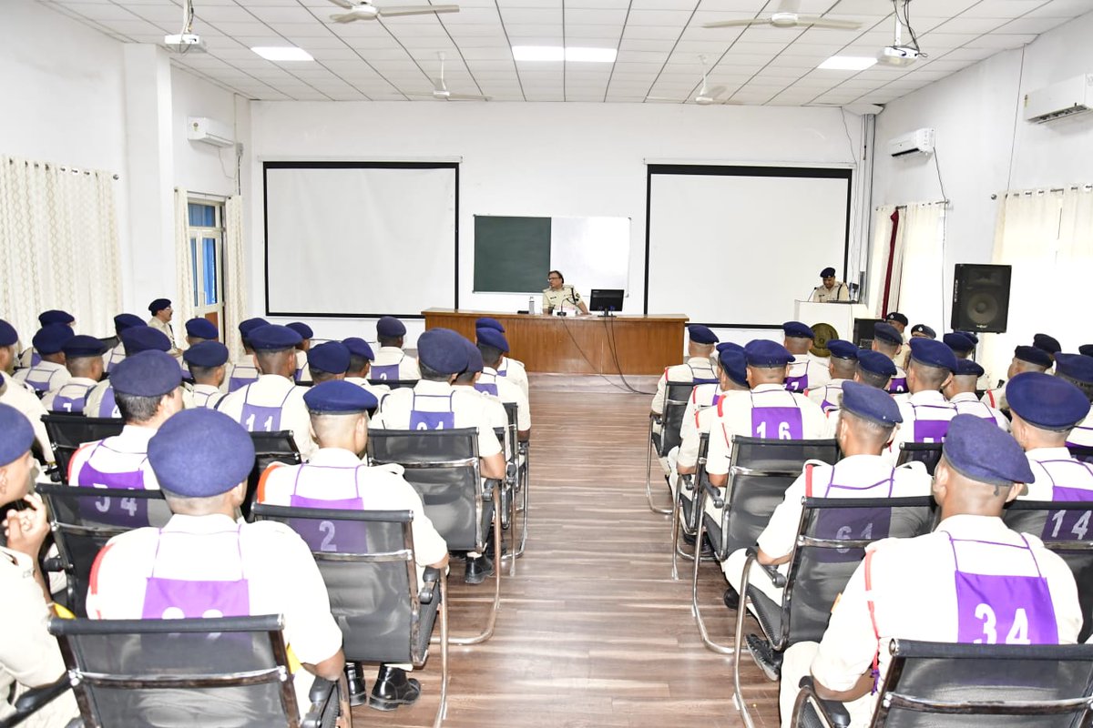 CISFTraining's tweet image. Shri S. Srinivasa Babu, Dy. Director, NISA, inaugurated the 95th Disaster Management Course and Refresher Fire Course at FSTI, NISA Hyderabad! 🎉 These courses focus on strengthening skills and enhancing emergency response! 💪 #DisasterManagement #CISFTraining #Safety @CISFHQrs