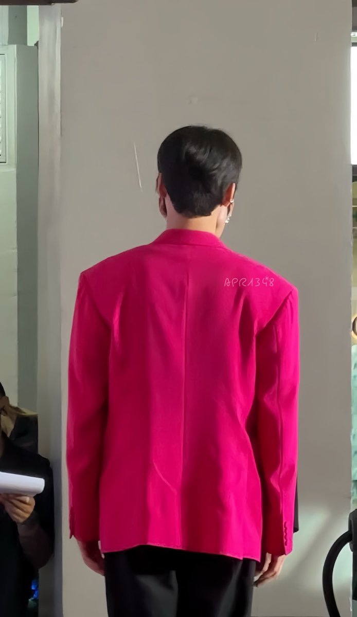 หลายคนอึ้งที่ภริยาท่านผู้ว่าสูง 180 ซึ่งจริง ๆ แล้วท่านผู้ว่าและภริยาสูง 180 เท่ากัน แต่มันมีสิ่งที่เรียกว่า size diff อยู่