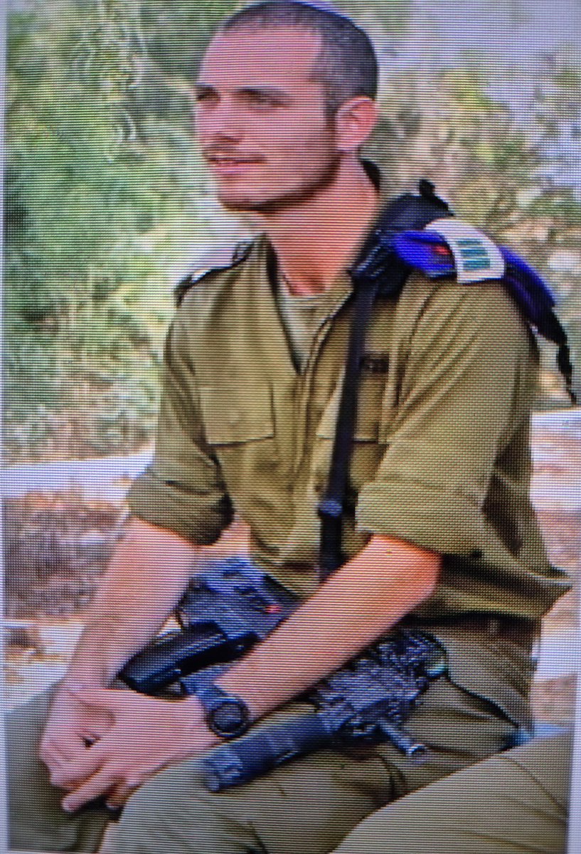 לפנינו יממה קדושה. לצערנו יש המון את מי לזכור, המון סיפורים לספר על הגיבורים שהיו ואינם איתנו. כל אחד עולם שלם. אני מתחבר ביום הזה לרס"ן יהודה כהן ז"ל בן היישוב שדמות מחולה בבקעת הירדן שנהרג בנובמבר 23' בשלב התמרון העצים ברצועת עזה. 

את יהודה פגשתי ימים בודדים לפני מותו במסגרת