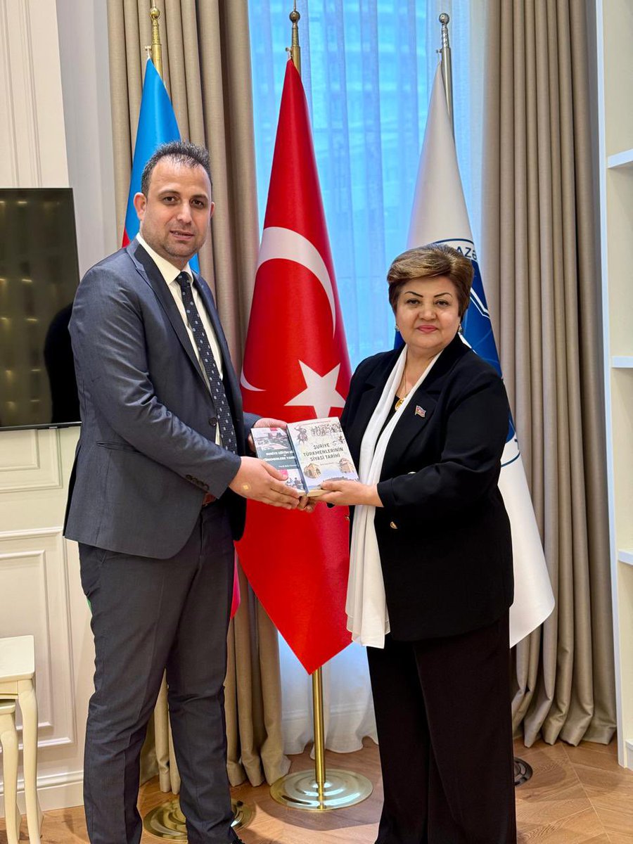 Suriya Türkmən Dərnəkləri Federasiyasının prezidenti Dr. Tarık Sulo Cevizci Azərbaycandakı təmasları çərçivəsində Azərbaycan Milli Məclisinin deputatı Tənzilə Rüstəmxanlını ofisində ziyarət edib. 

Səmimi keçən görüşdə Suriyadakı son hadisələr, türkmənlərin hazırkı vəziyyəti və