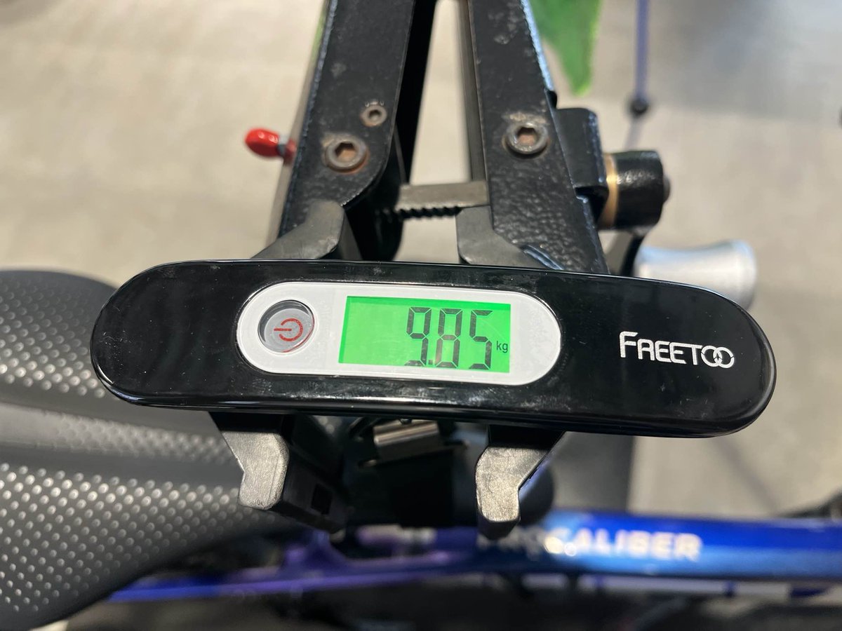 TREKBicycle_JP's tweet photo. 【トレック北九州店】

TREK PROCALIBER 9.5を手に入れた店長！
早速、手持ちの軽量パーツでペダル込み10kg切り達成！
XCバイクにおいて軽量化は走行性能と登坂力に直結。
北九州店ではMTBカスタムやパーツ選びの相談も大歓迎です！

＃TREK #MTB #Procaliber #カスタム https://t.co/qpKEHIuJgz
