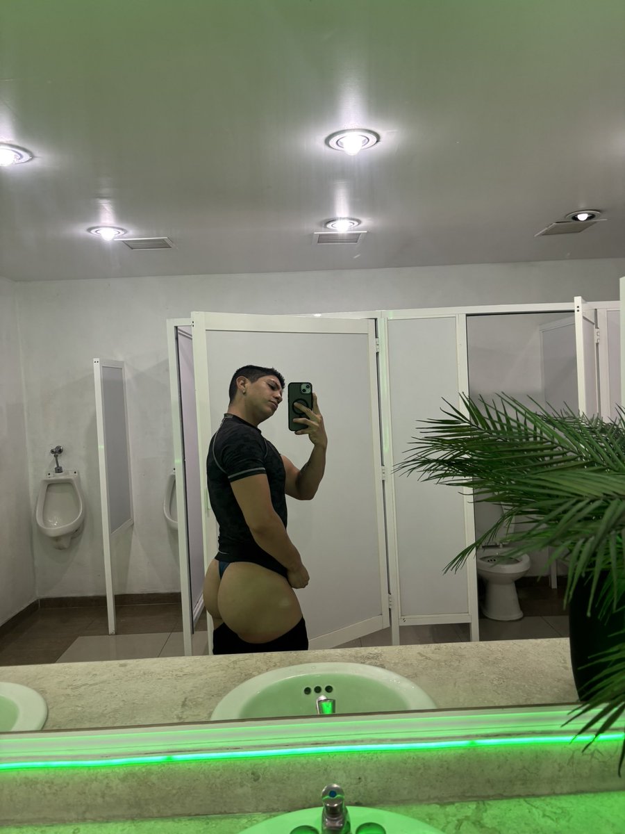 Entrenar en tanga es muy cómodo 🤤🤤🥵