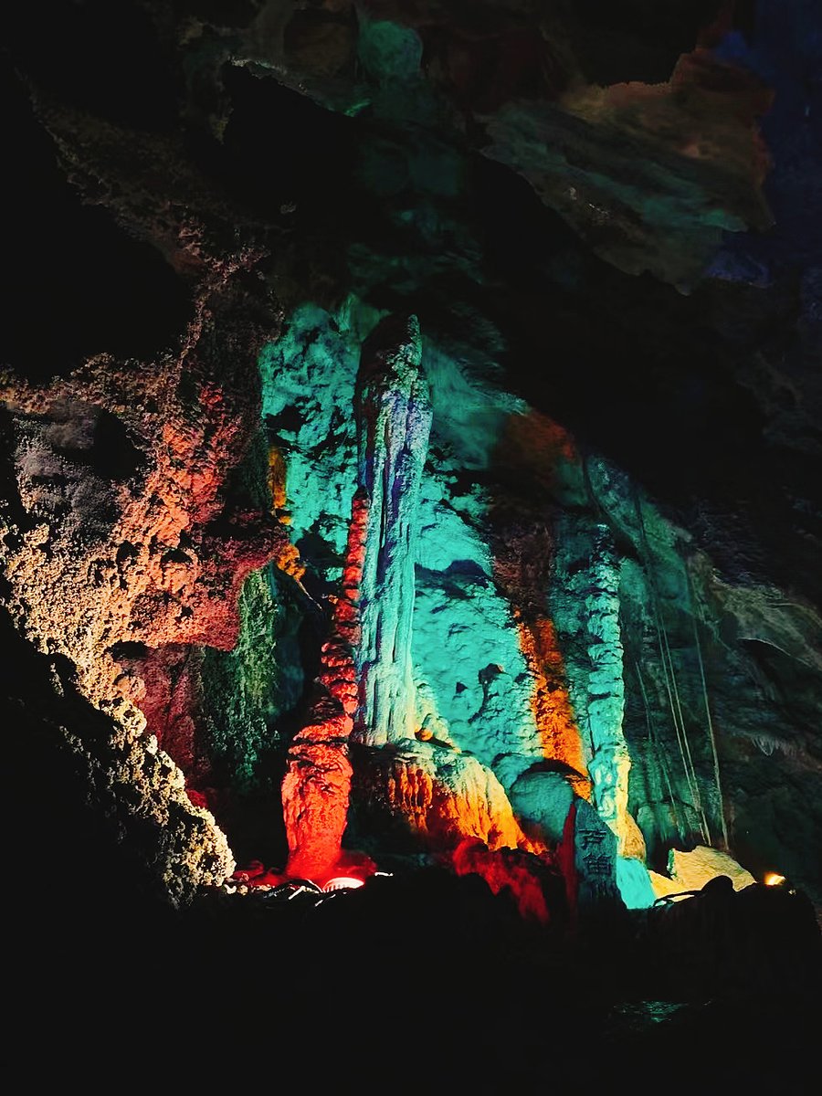 VisitDanzhou's tweet photo. Known by geologists as the "#Magical Underground #Art Palace", Danzhou’s Floral Rock Cave not only has #stalactites and #stalagmites of various sizes and shapes but also #crystal white, bloom-shaped #outcrops of minerals such as #helictite and #aragonite. The length of the natural water cave is about 5,000 meters, with a winding #waterway which you #travel along by #boat. As you sail out of the #cave and into the light of day, the #memories of journey through this underground ‘flower #garden’ remain.
#MayDay #holiday