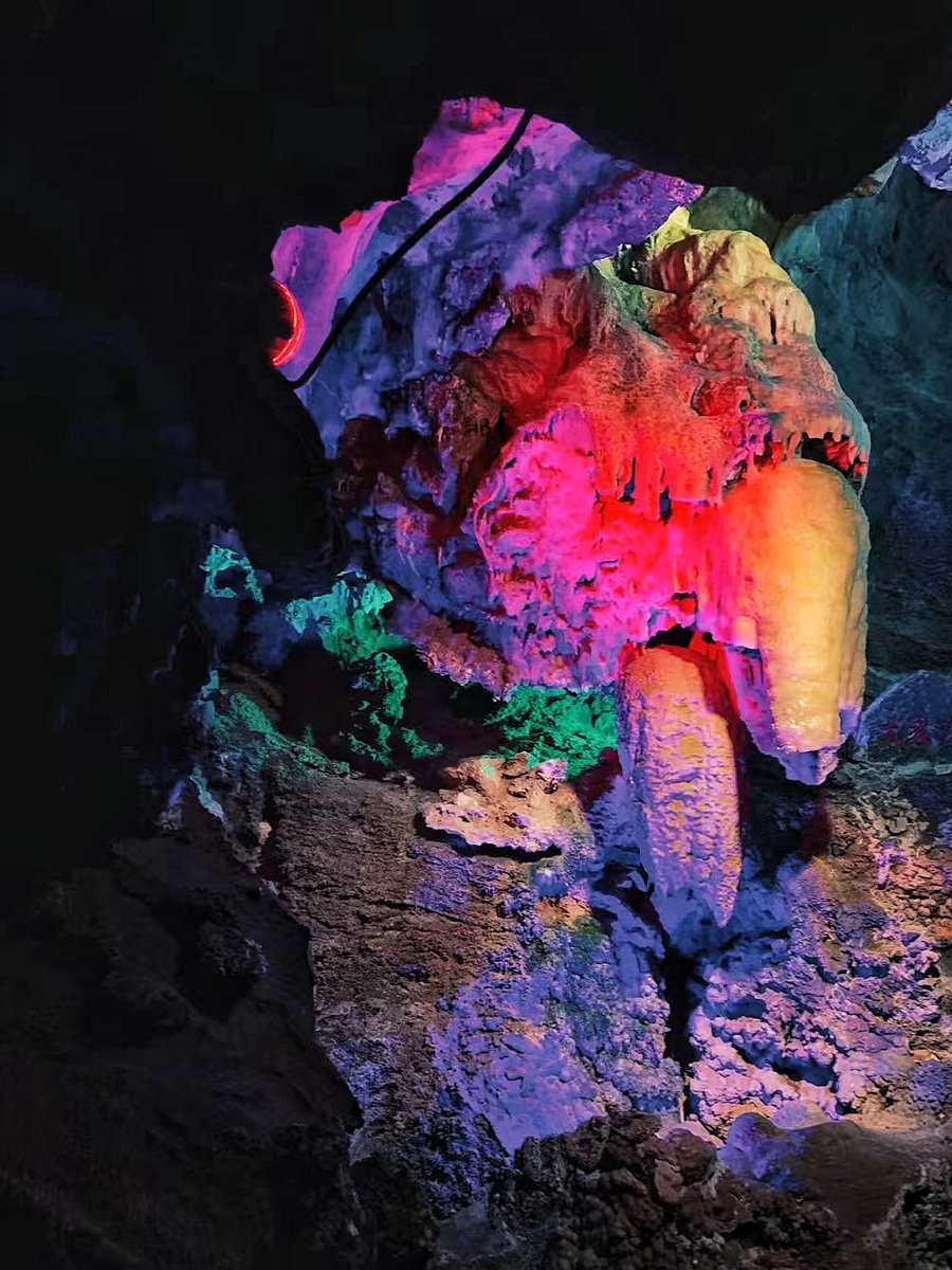 VisitDanzhou's tweet photo. Known by geologists as the "#Magical Underground #Art Palace", Danzhou’s Floral Rock Cave not only has #stalactites and #stalagmites of various sizes and shapes but also #crystal white, bloom-shaped #outcrops of minerals such as #helictite and #aragonite. The length of the natural water cave is about 5,000 meters, with a winding #waterway which you #travel along by #boat. As you sail out of the #cave and into the light of day, the #memories of journey through this underground ‘flower #garden’ remain.
#MayDay #holiday