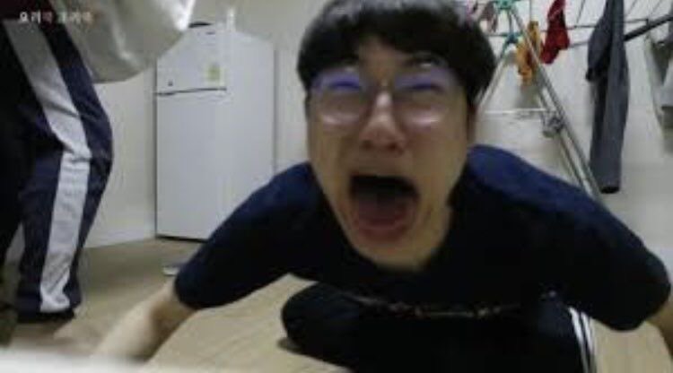 2venth's tweet photo. 인생 버틸 수 잇는 이유가

친구들이랑 잼얘
독서 영화 공연 덕질
기타 합주 블로그 데이트
찜질방 여행 형돈이잠
엽떡 샤브샤브
라서
이것들을 하면서 동시에 취준을 해야 함 
안그럼 죽을텐데!!!!!!!!!!!!나보고 ㅇㄸ하라고 https://t.co/DR1CYMFCBi