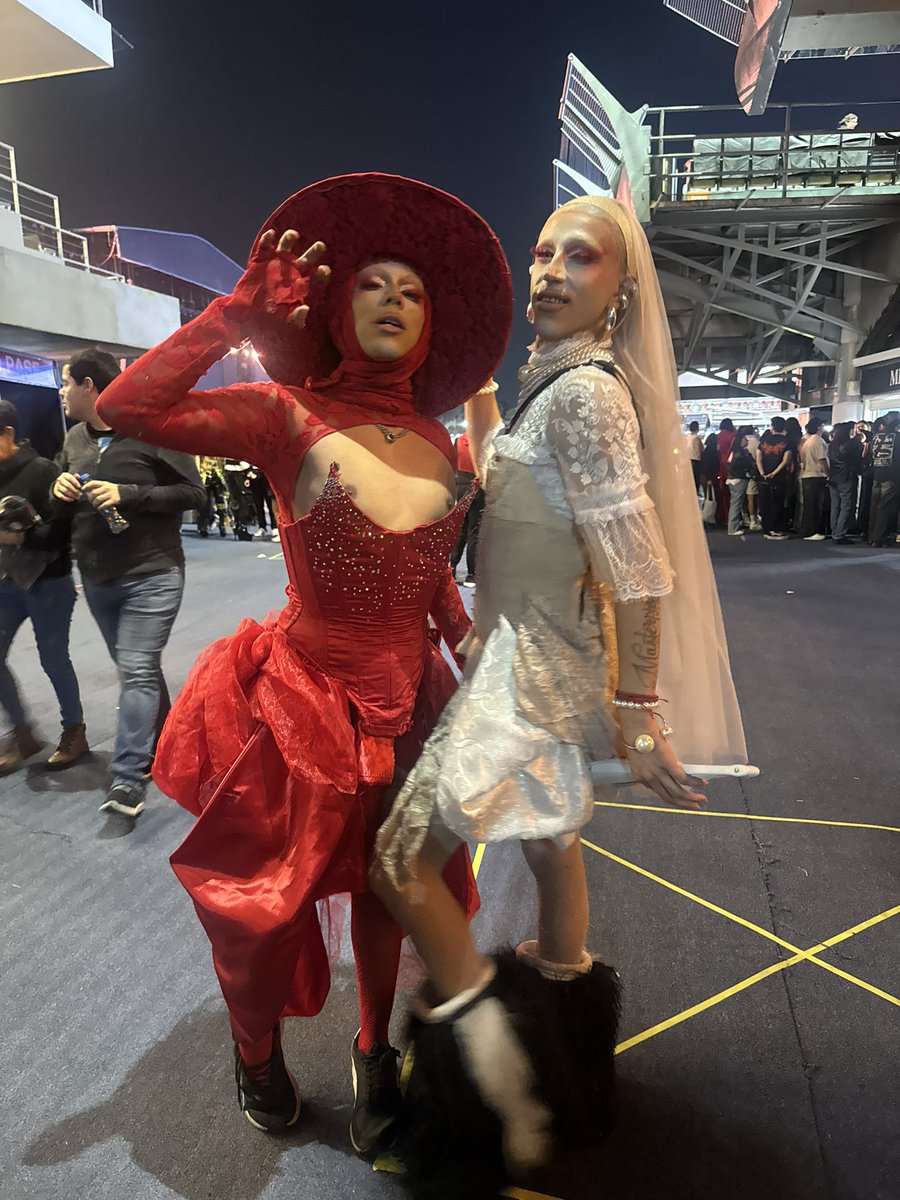 A que no me reconocían así. ¡Viva la Mayhem! 💋 <a href="/ladygaga/">Lady Gaga</a>