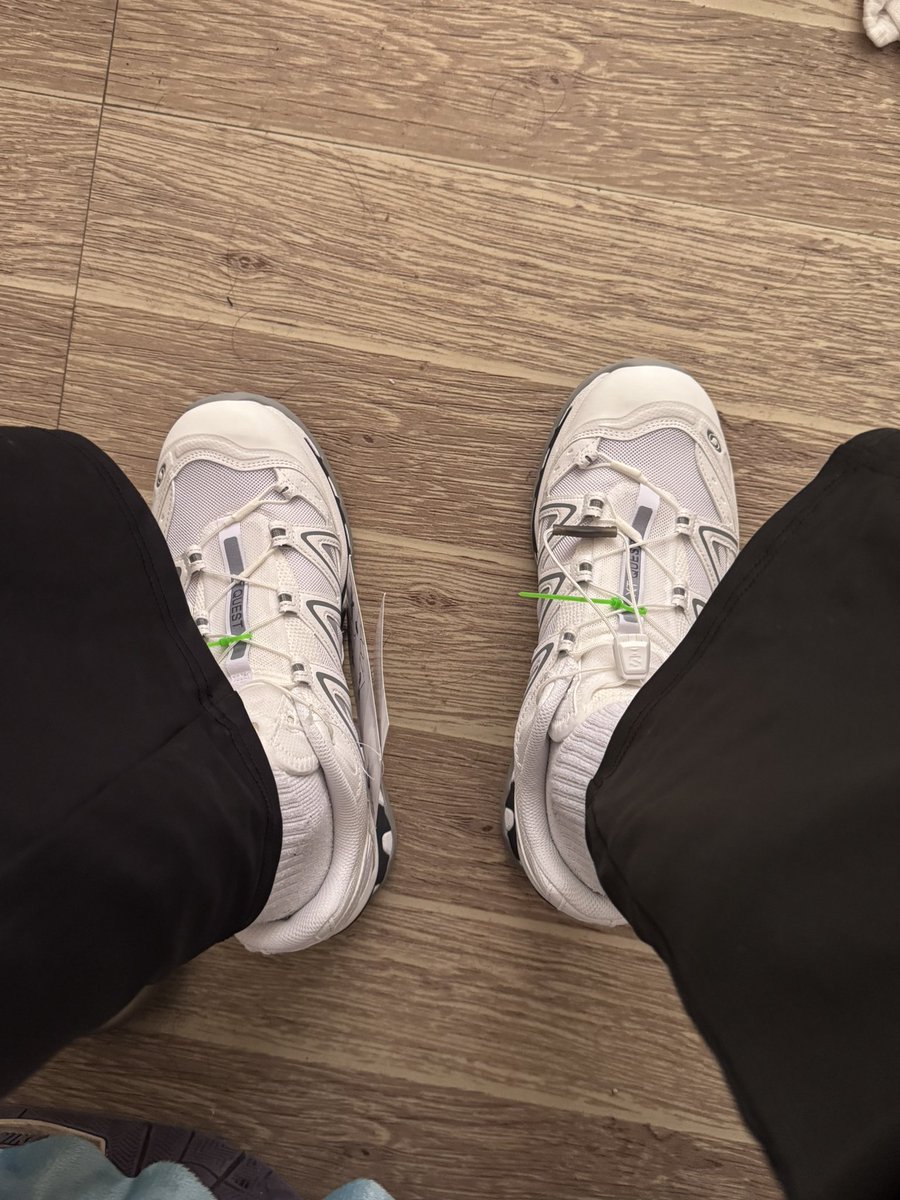 wscqs1's tweet photo. 脚下感觉缺点什么 https://t.co/nU7HjJsGC6
