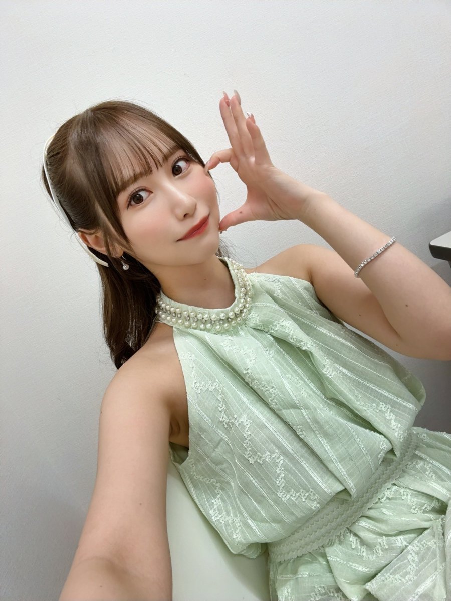 小野六花自然站姿展現細緻比例與可愛風格