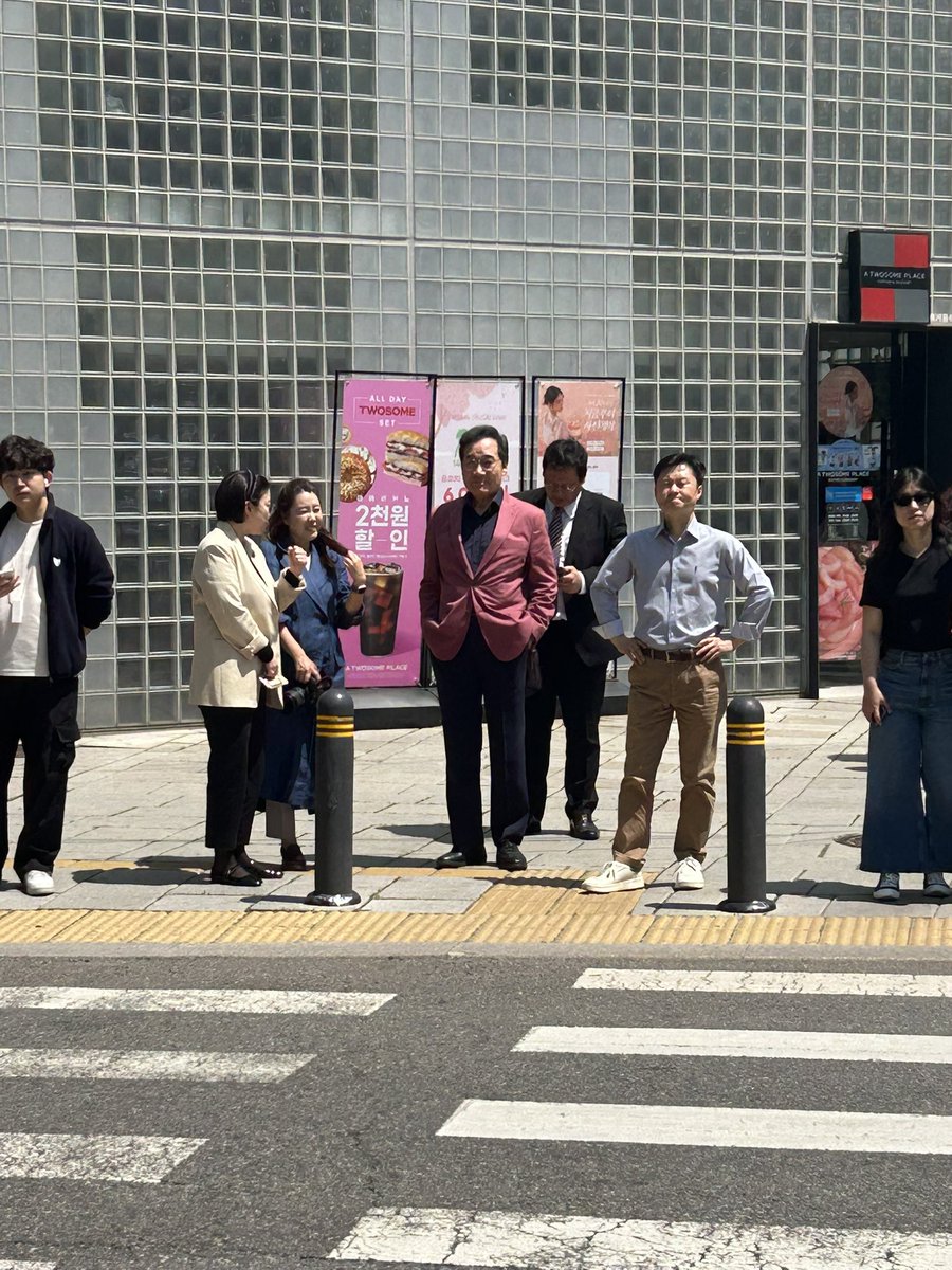 <a href="/sunnykhappy/">김선</a> 점심먹고 오는 길에.. 채널A 녹화 가시는군요.